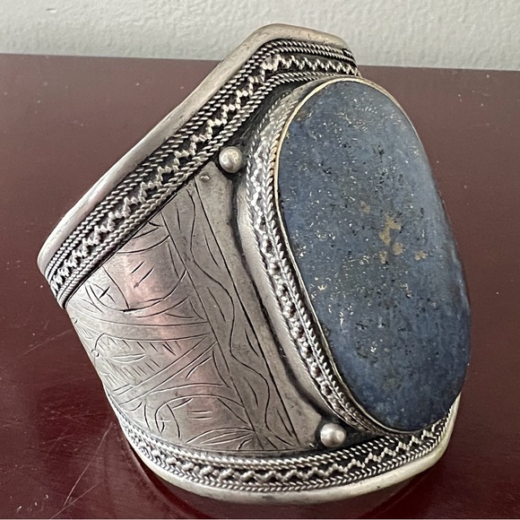 *Vintage* Beautiful Lapis Cuff - Picture 5 of 6